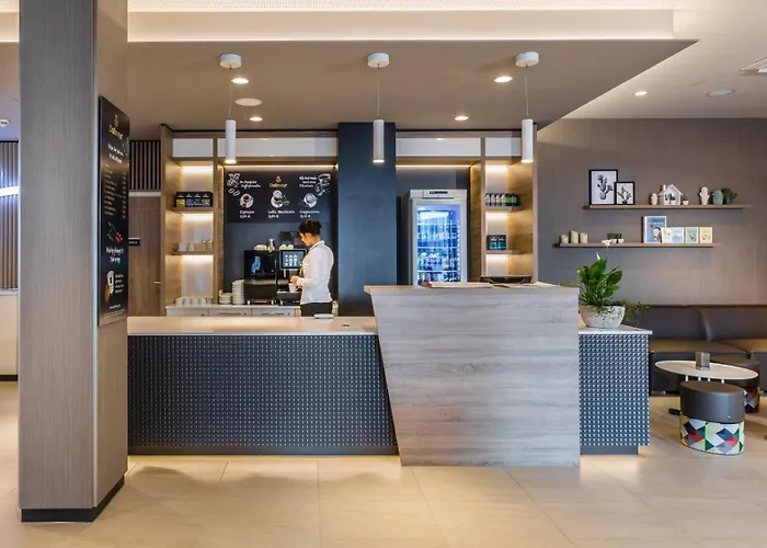 - East, An Ihg Hotel