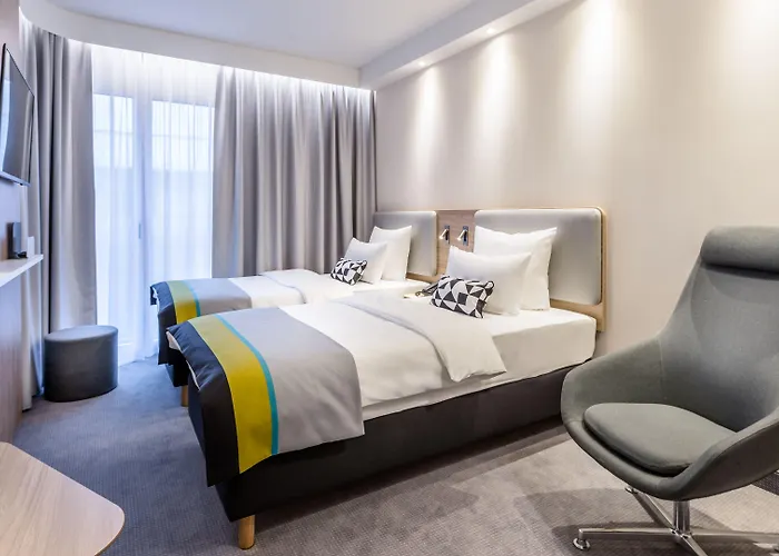 - East, An Ihg Hotel 4*