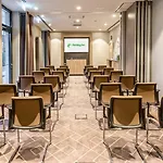- East, An Ihg 4* Μόναχο