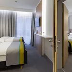 - East, An Ihg
