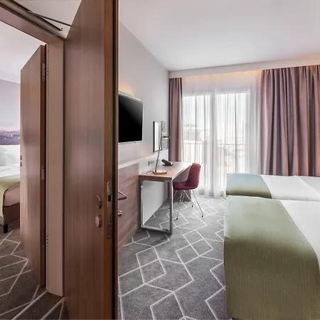 - East, An Ihg Hotel