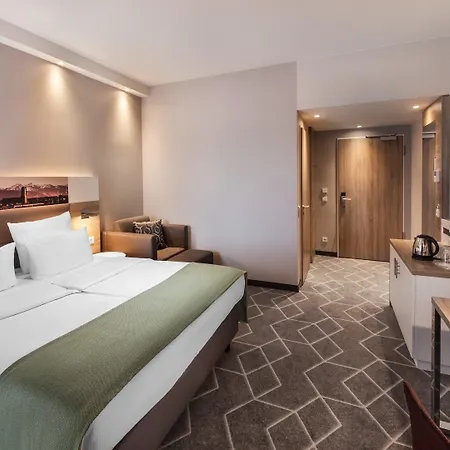 - East, An Ihg Hotel