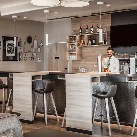 - East, An Ihg Hotel