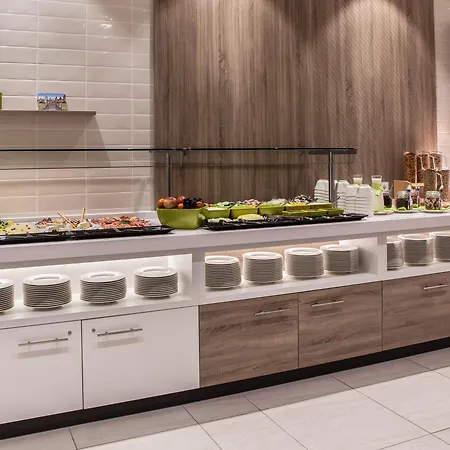 - East, An Ihg Hotel