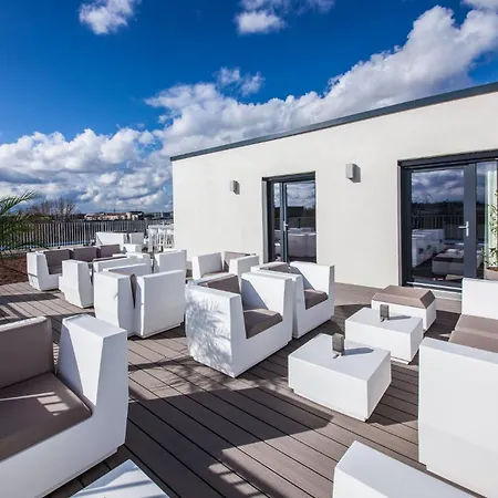 Hotell - East, An Ihg