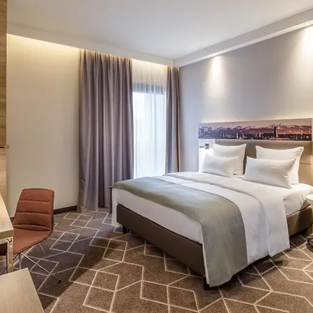 - East, An Ihg Hotel 4*