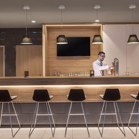 - East, An Ihg Otel