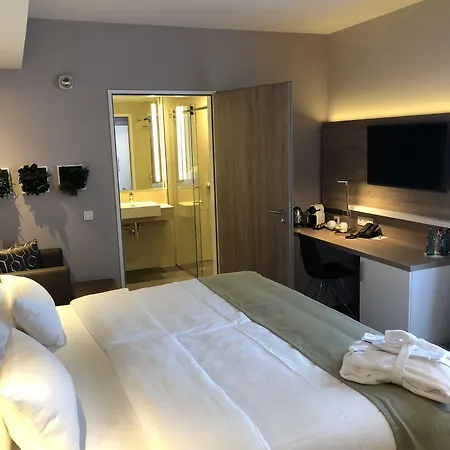 - East, An Ihg Otel