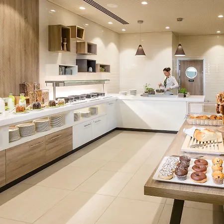 - East, An Ihg Otel
