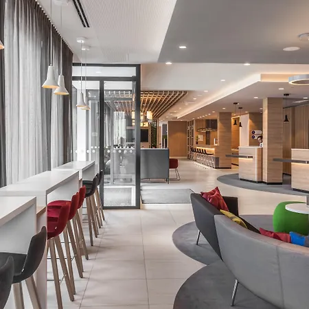 - East, An Ihg Hotel