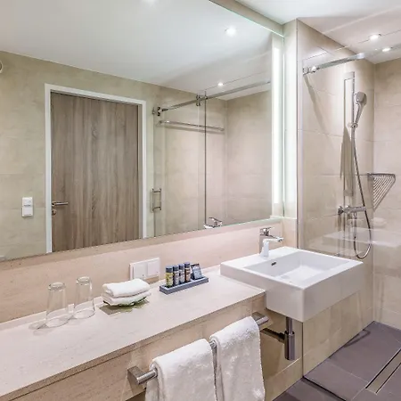 - East, An Ihg 4*