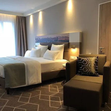 - East, An Ihg Hotel