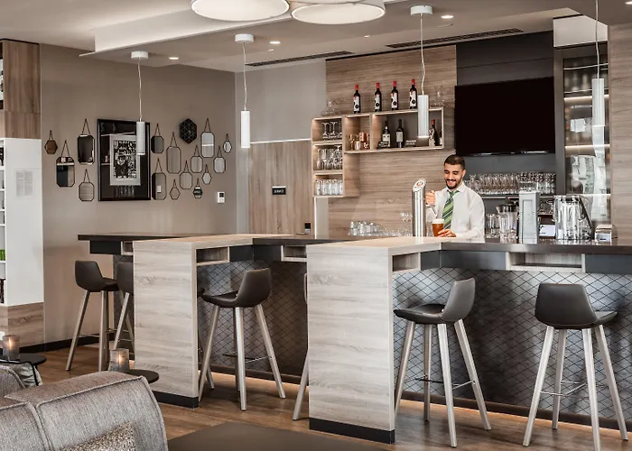 - East, An Ihg Otel