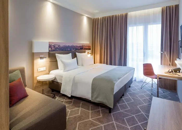 - East, An Ihg Otel 4*