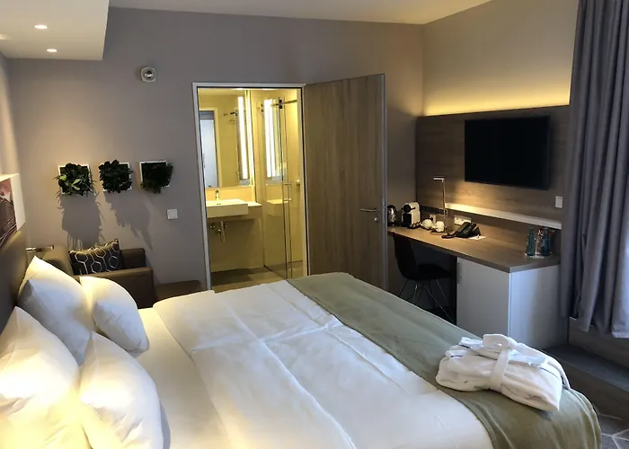 - East, An Ihg Otel