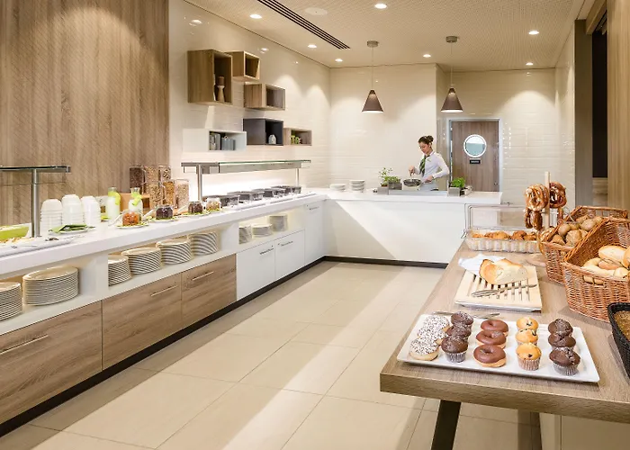 - East, An Ihg Otel